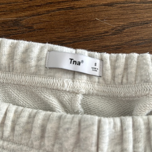 TNA sweatshorts - Picture 2 of 2